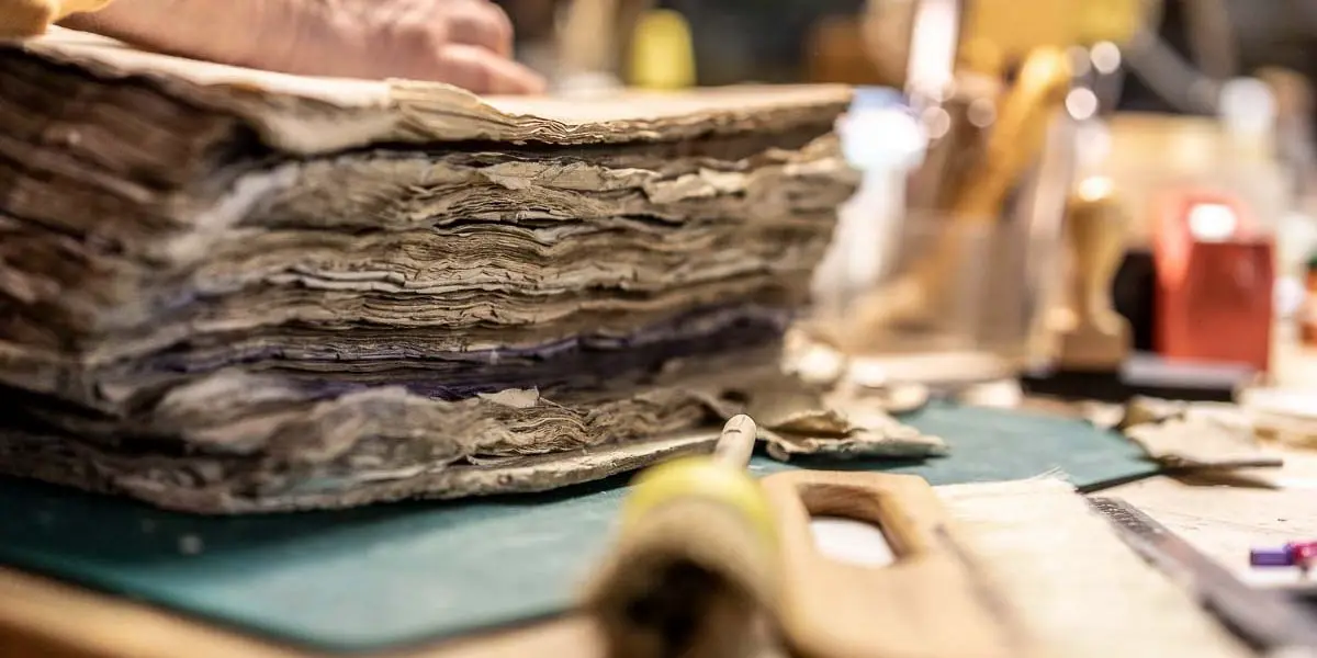 Restaurierung Lederbuch. Die Buchwerkstatt Bremen